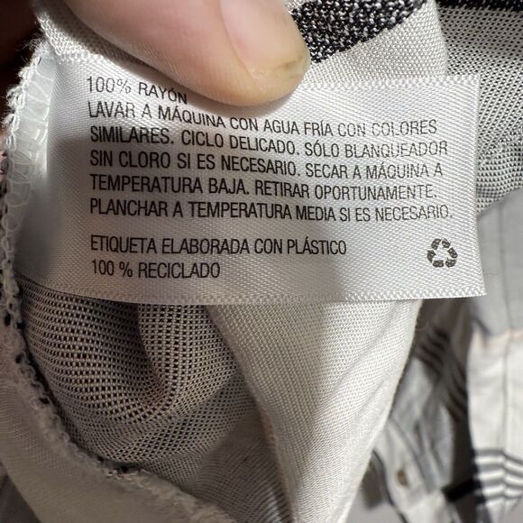 Universal Thread Button Up Shirt Women’s Size M Black & Cream Hint of Pink Plaid - Picture 8 of 10